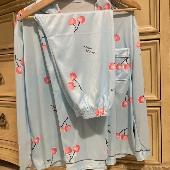 Pajama set - Picture 2 of 3